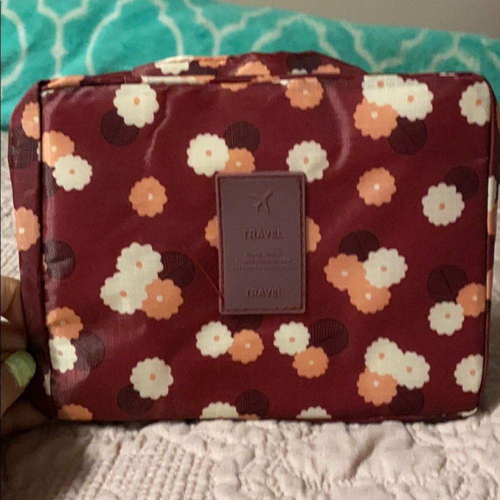Travel toiletrie case